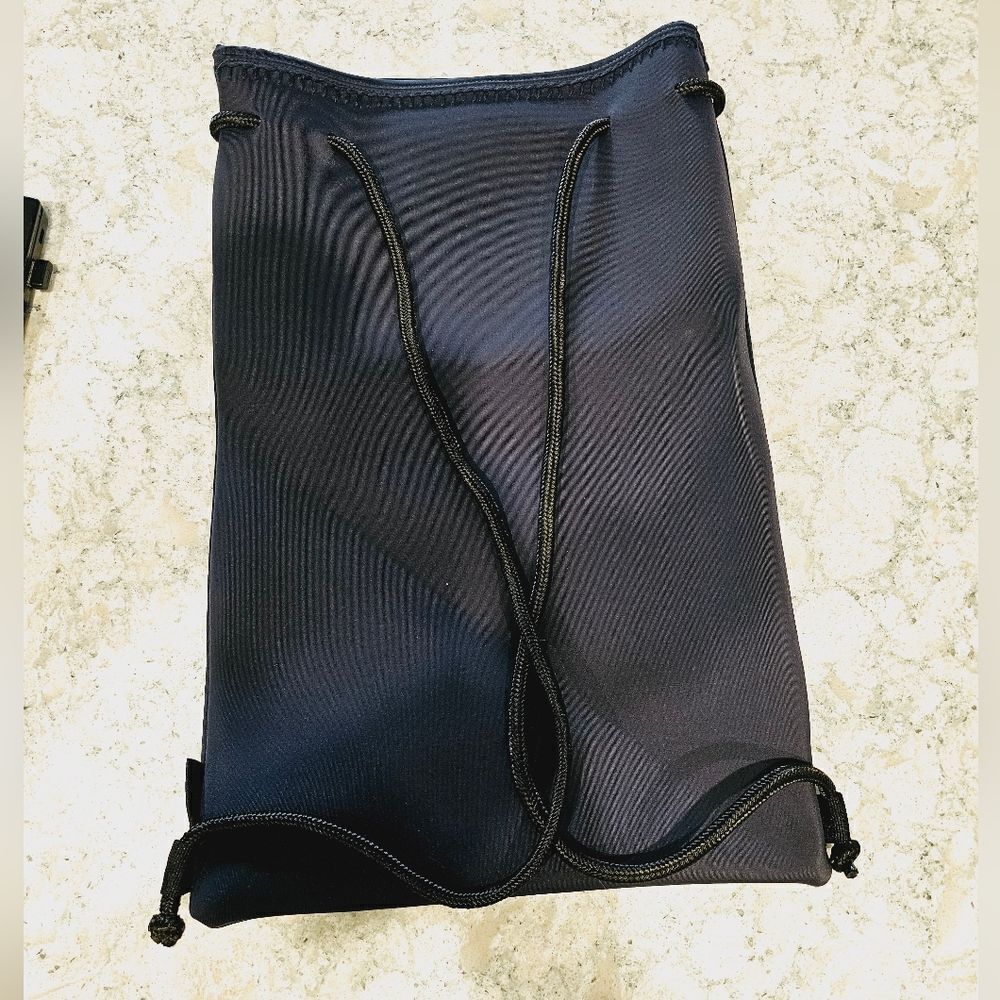 Send an offer TRIANGL neoprene swim bag